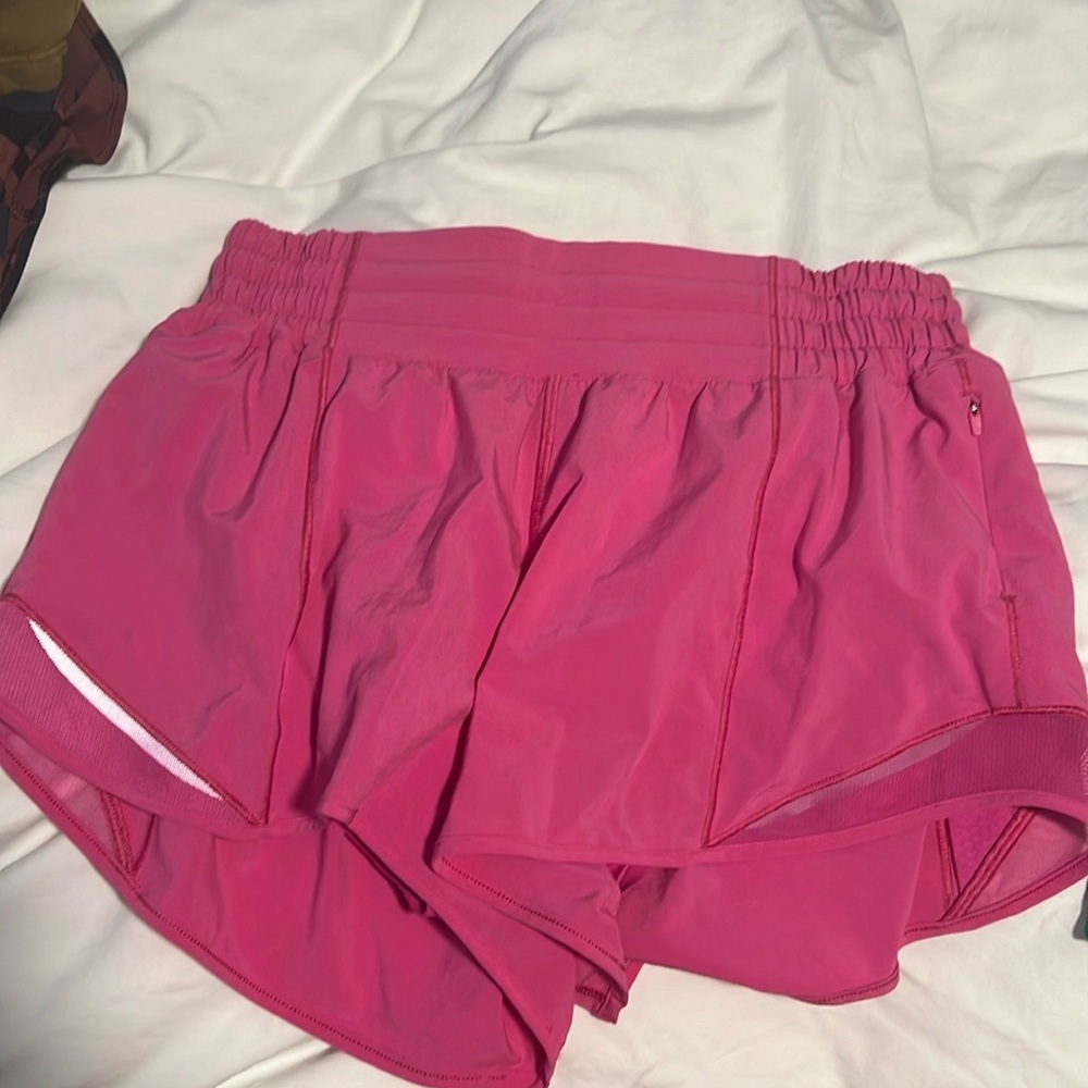 Lululemon high rise 2.5 inch shorts